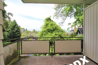 Cute 2 Bedroom Ground Floor Apt with Parking & Fireplace in Ideal NW PDX Location!