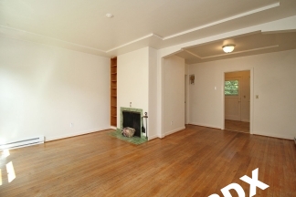 1 Bedroom Courtyard Apartment with Fireplace & Garage  – Blocks to OHSU!