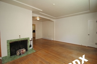 1 Bedroom Courtyard Apartment with Fireplace & Garage  – Blocks to OHSU!
