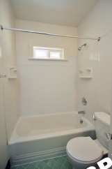 1 Bedroom Courtyard Apartment with Fireplace & Garage  – Blocks to OHSU!