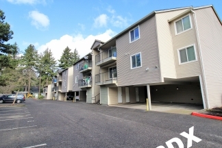 Powellhurst 2 bedroom upper unit with Balcony and W/D
