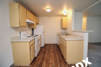 Powellhurst 2 bedroom upper unit with Balcony and W/D