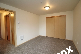 Powellhurst 2 bedroom upper unit with Balcony and W/D
