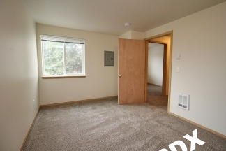 Powellhurst 2 bedroom upper unit with Balcony and W/D