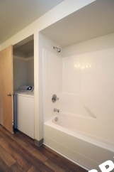 Powellhurst 2 bedroom upper unit with Balcony and W/D