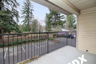 Powellhurst 2 bedroom upper unit with Balcony and W/D