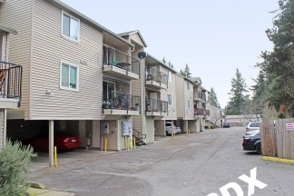 Powellhurst 2 bedroom upper unit with Balcony and W/D