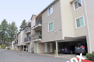 Powellhurst 2 bedroom upper unit with Balcony and W/D