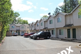 Conveniently Located 2 Bedroom Townhouse in SE Powellhurst/Gilbert