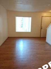 Conveniently Located 2 Bedroom Townhouse in SE Powellhurst/Gilbert