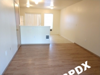 Conveniently Located 2 Bedroom Townhouse in SE Powellhurst/Gilbert