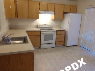 Conveniently Located 2 Bedroom Townhouse in SE Powellhurst/Gilbert