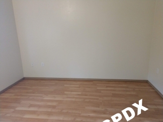 Conveniently Located 2 Bedroom Townhouse in SE Powellhurst/Gilbert