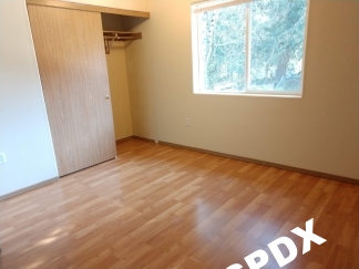 Conveniently Located 2 Bedroom Townhouse in SE Powellhurst/Gilbert