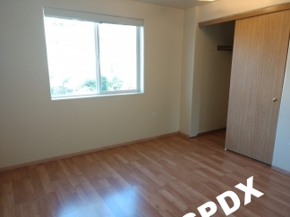 Conveniently Located 2 Bedroom Townhouse in SE Powellhurst/Gilbert