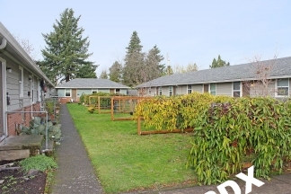 Cozy 1 Bedroom Courtyard Apartment Home in Cully