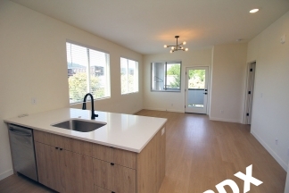 1/2 Month Of Free Rent! Luxury 2 Bedroom/2 Bath Apt in the Heart of St. Johns in the Brand New Lombard Lofts!!!