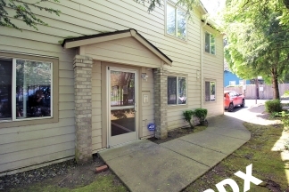 Gorgeous, Clean, and Updated 3 Bedroom Condo in SE Gated Community!