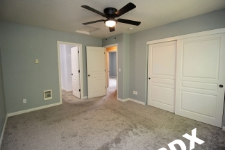 Gorgeous, Clean, and Updated 3 Bedroom Condo in SE Gated Community!