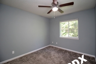 Gorgeous, Clean, and Updated 3 Bedroom Condo in SE Gated Community!