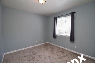 Gorgeous, Clean, and Updated 3 Bedroom Condo in SE Gated Community!