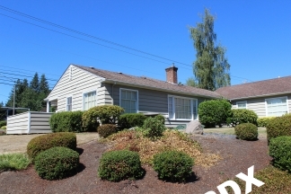 1700+sq ft Sprawling Duplex Ranch Home in Sought-After Raleigh Hills