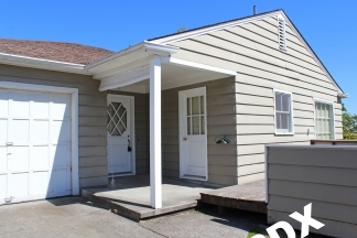 1700+sq ft Sprawling Duplex Ranch Home in Sought-After Raleigh Hills