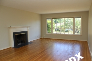 1700+sq ft Sprawling Duplex Ranch Home in Sought-After Raleigh Hills