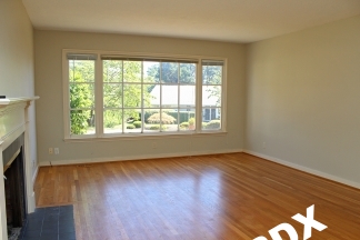 1700+sq ft Sprawling Duplex Ranch Home in Sought-After Raleigh Hills