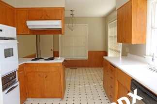 1700+sq ft Sprawling Duplex Ranch Home in Sought-After Raleigh Hills