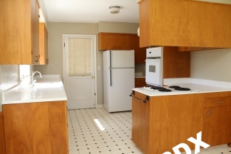 1700+sq ft Sprawling Duplex Ranch Home in Sought-After Raleigh Hills