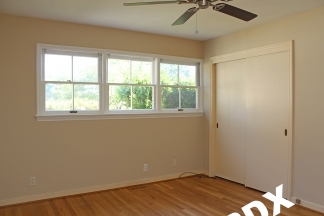 1700+sq ft Sprawling Duplex Ranch Home in Sought-After Raleigh Hills