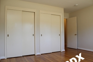 1700+sq ft Sprawling Duplex Ranch Home in Sought-After Raleigh Hills