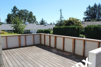 1700+sq ft Sprawling Duplex Ranch Home in Sought-After Raleigh Hills