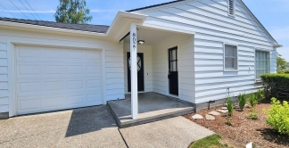 1700+sq ft Sprawling Duplex Ranch Home in Sought-After Raleigh Hills
