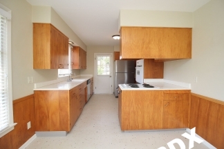 1700+sq ft Sprawling Duplex Ranch Home in Sought-After Raleigh Hills