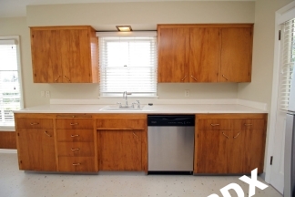 1700+sq ft Sprawling Duplex Ranch Home in Sought-After Raleigh Hills