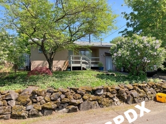 3 Bedroom Duplex Located in Southwest Portland!