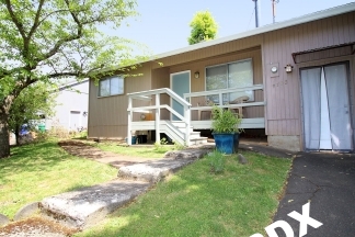 3 Bedroom Duplex Located in Southwest Portland!