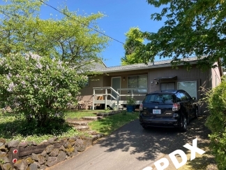 3 Bedroom Duplex Located in Southwest Portland!