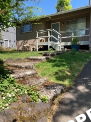 3 Bedroom Duplex Located in Southwest Portland!