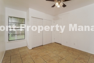 Charming 3-Bed Retreat in San Antonio – Cozy 860 sqft Gem at 5916 Mission Sunrise!