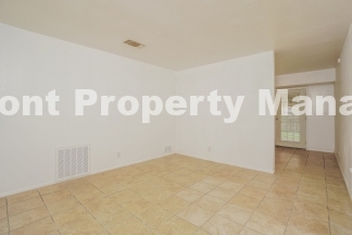 Charming 3-Bed Retreat in San Antonio – Cozy 860 sqft Gem at 5916 Mission Sunrise!