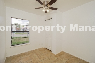 Charming 3-Bed Retreat in San Antonio – Cozy 860 sqft Gem at 5916 Mission Sunrise!