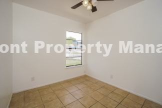 Charming 3-Bed Retreat in San Antonio – Cozy 860 sqft Gem at 5916 Mission Sunrise!