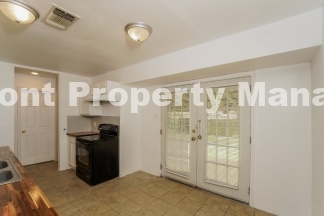 Charming 3-Bed Retreat in San Antonio – Cozy 860 sqft Gem at 5916 Mission Sunrise!