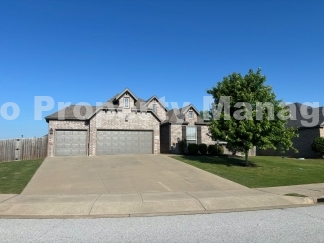 Spacious & Stylish Centerton Living!
