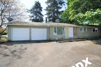 Freshly Remodeled 2 Bedroom Gresham Appt with Garage & Fenced Yard
