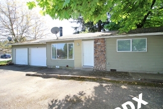 Freshly Remodeled 2 Bedroom Gresham Appt with Garage & Fenced Yard