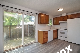 Freshly Remodeled 2 Bedroom Gresham Appt with Garage & Fenced Yard